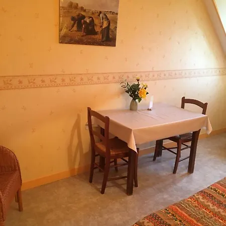 D'hotes « Les Sorbiers » לינה וארוחת בוקר Anglards-de-Salers